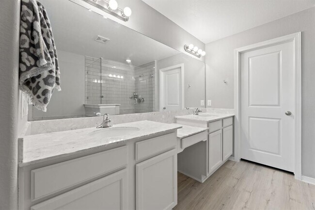 Building Photo - 709 N Bayshore Dr