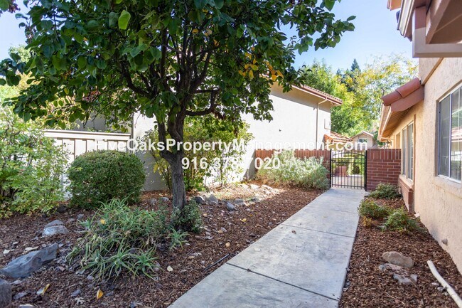 Building Photo - 108 Lost Lake Ct