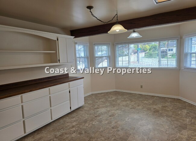 Building Photo - Charming 3-Bedroom Home in Monterey