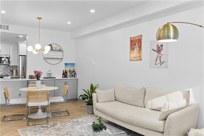 Building Photo - 1074 Peachtree Walk NE