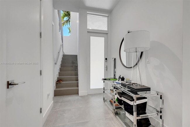 Building Photo - 3053 Gifford Ln