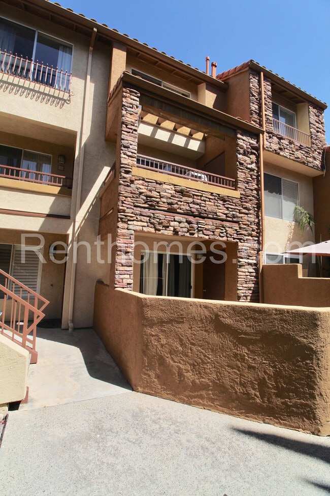 Building Photo - Rancho Bernardo,15377 Maturin Dr #196, Gra...