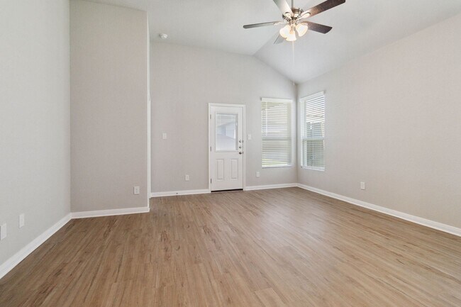 Building Photo - Stunning Duplex in Emma Park