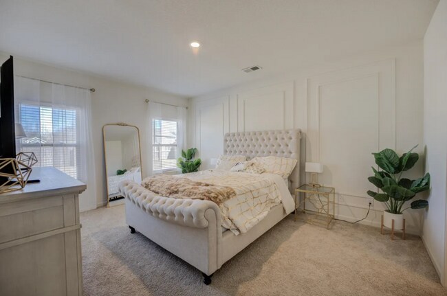 Building Photo - Desirable Fairway Village 4 bedroom 2.5 bath home in Oakland