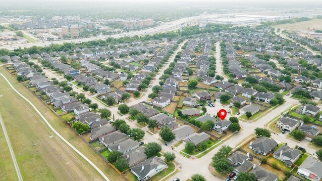 Building Photo - 10003 Lynette Falls Dr