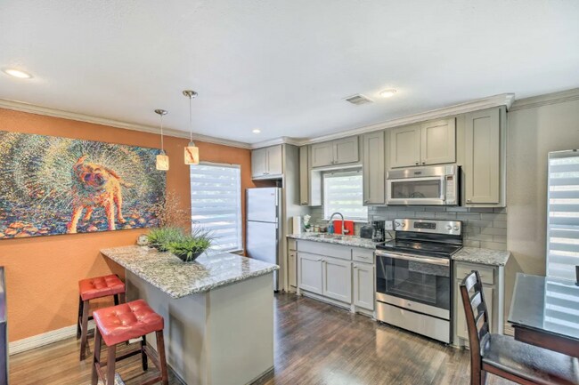 Building Photo - 2211 Blodgett St