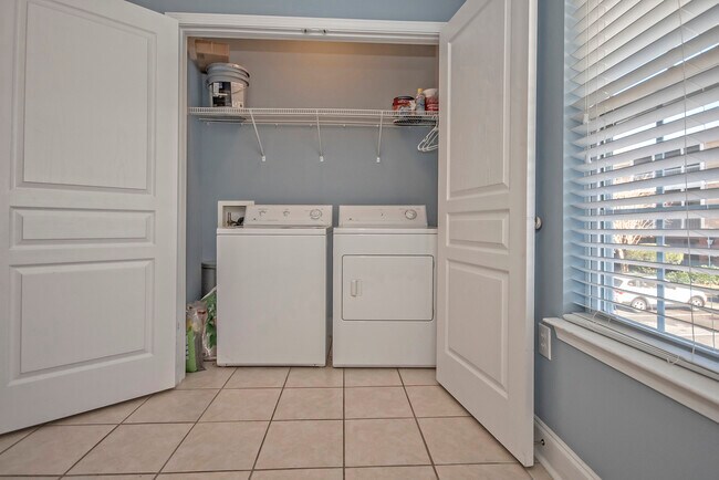 Building Photo - 1602 Basildon Rd