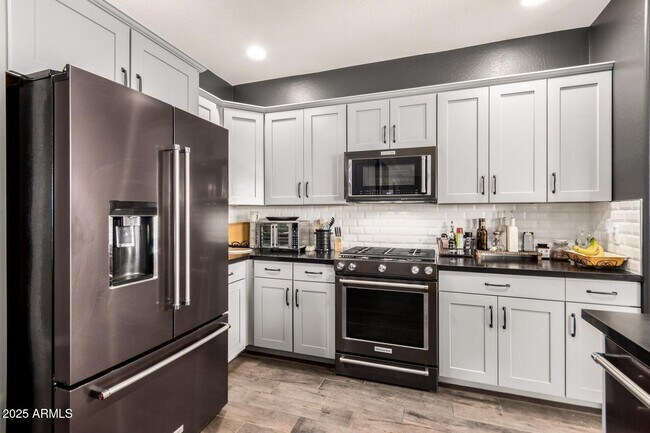Building Photo - 2425 W Bronco Butte Trl