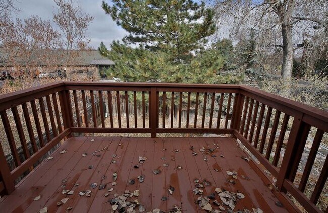 Building Photo - 3 Bedroom, 2.5 Bath Townhome