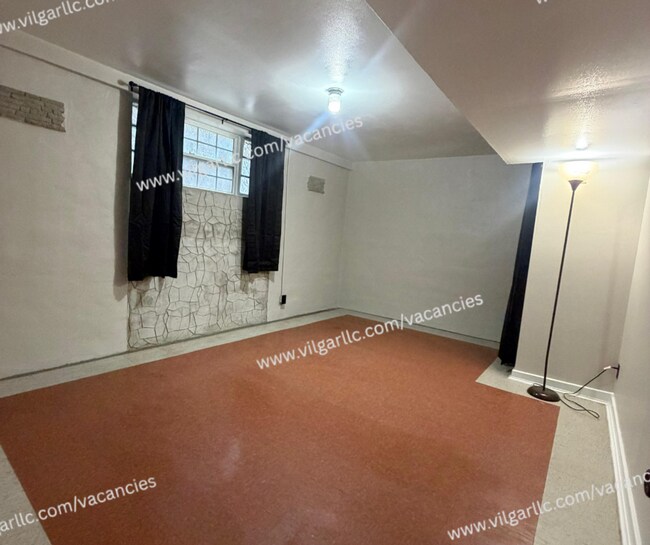 Building Photo - 3824 Fir St