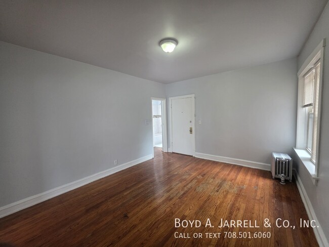 Building Photo - 10853 S Vernon Ave