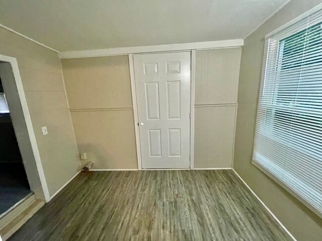 Building Photo - Welcome to this newly renovated, a charming 3-bedroom, 1-bathroom home located in the vibrant cit...