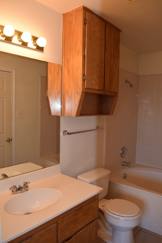 Building Photo - 2608Lucille