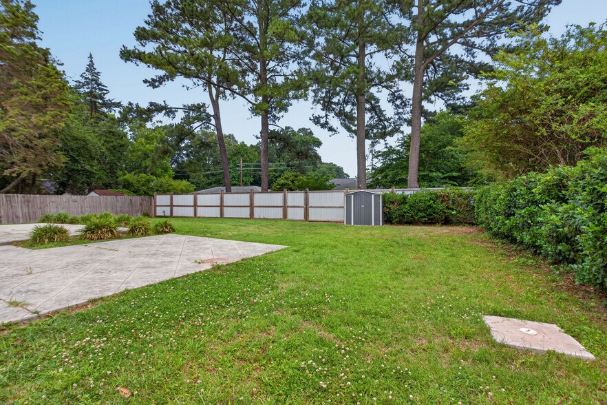 large backyard with patio - 404 Roselynn Ln