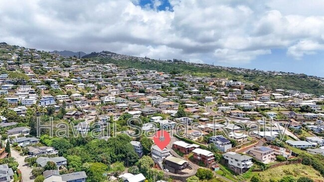 Building Photo - 3901 Maunahilu Pl