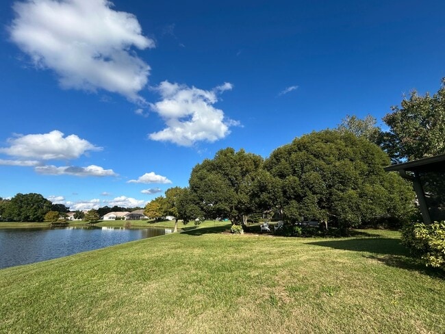Building Photo - Waterfront Pool Home in Waterford Lakes