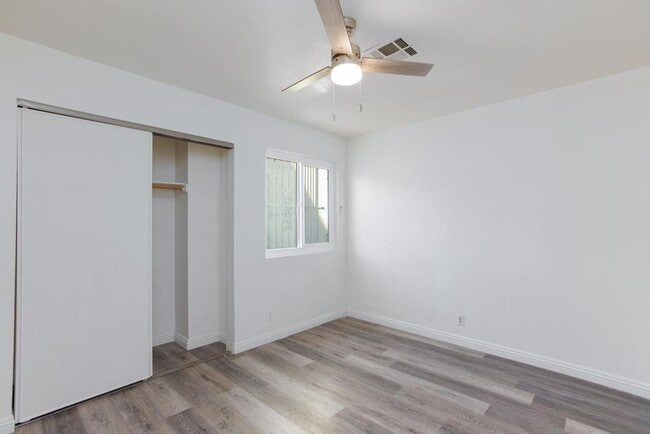 Building Photo - 2 bedroom, 2 bath town house minutes from the Strip