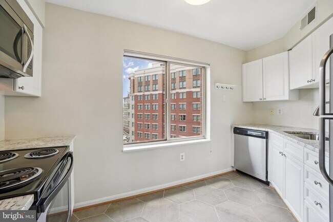 Building Photo - 2181 Jamieson Ave