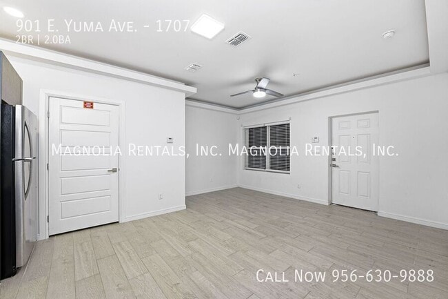 Building Photo - 901 E Yuma Ave