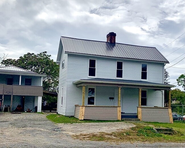 910 Country Club Rd 910 Country Club Rd Fairmont WV 26554 Apartment