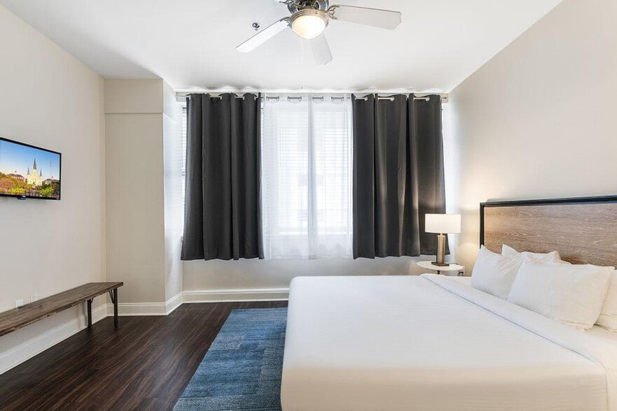 Building Photo - 925 Common St