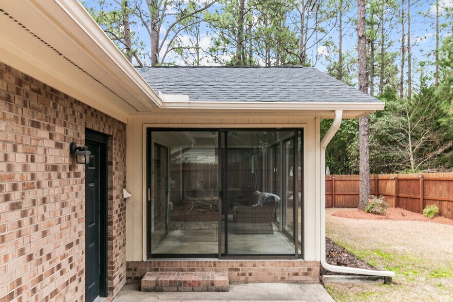 Building Photo - 1635 Longleaf Dr E