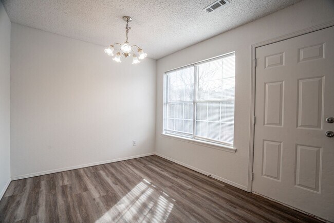 Building Photo - 1518 N Bernice Dr