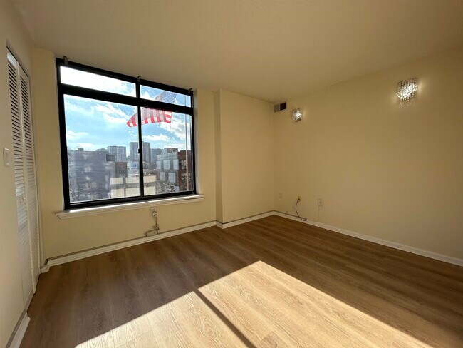 Building Photo - 759 2nd St