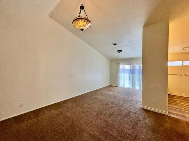 Building Photo - Charming single-story home