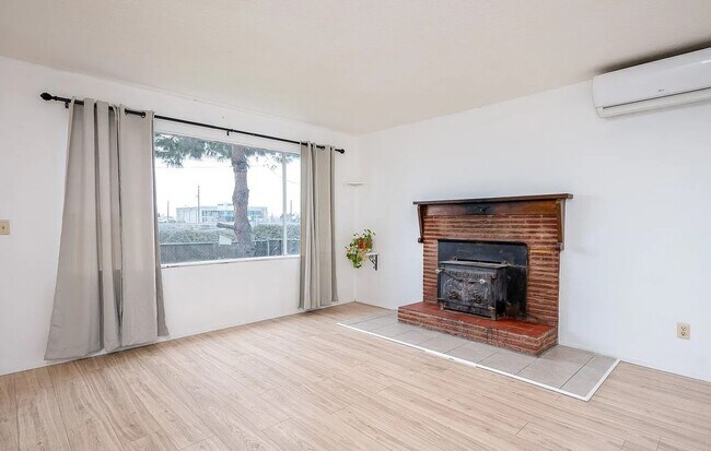 Building Photo - Remodeled 3 Bedroom, 1 Bath Home with Fenced Yard