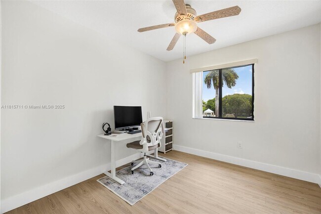 Building Photo - 9340 Fontainebleau Blvd