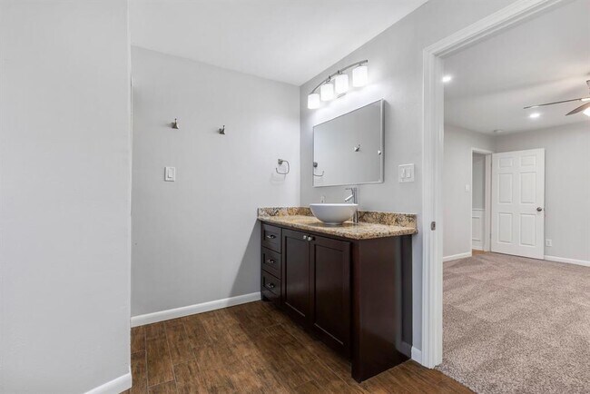 Building Photo - 4010 Briar St