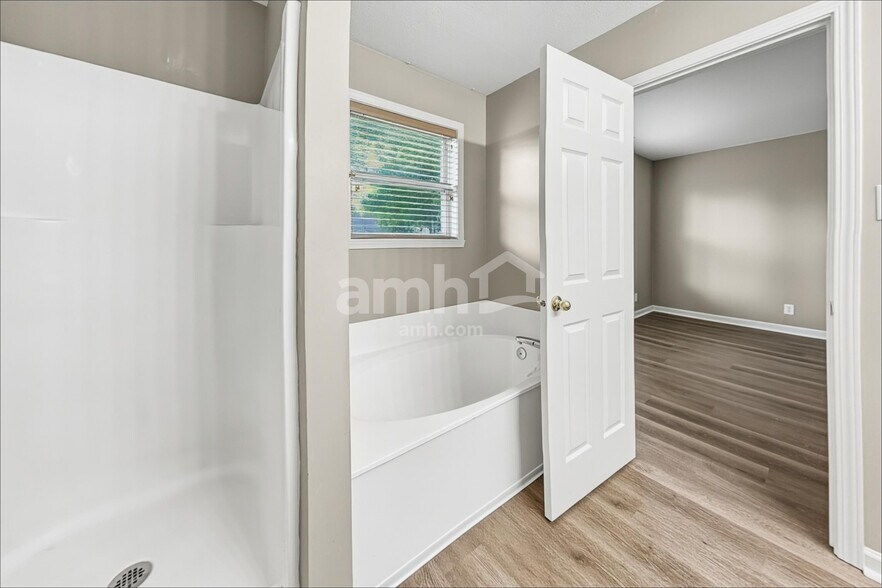 Building Photo - 11447 Drabble Ln