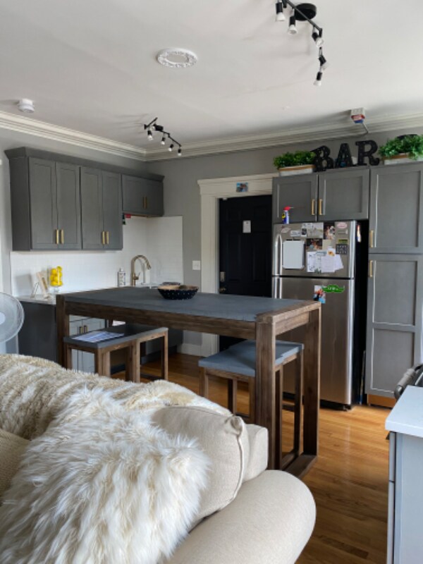 Building Photo - 185 Broadway