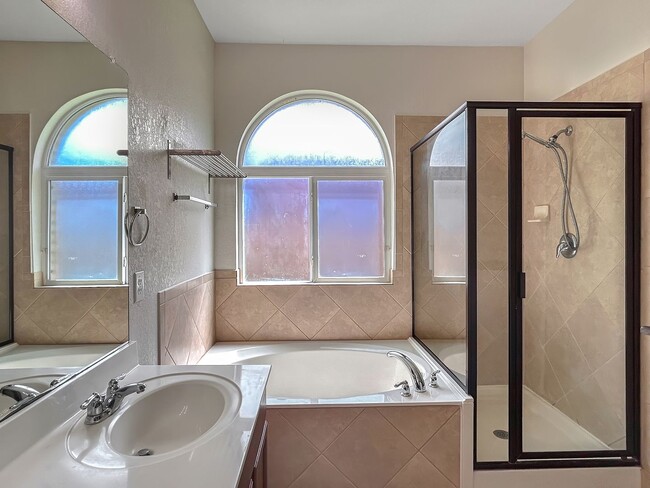 Building Photo - One-Story Home with Office in Bridlewood P...