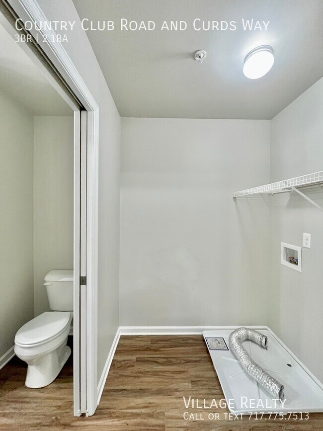 Building Photo - 705 Country Club Rd