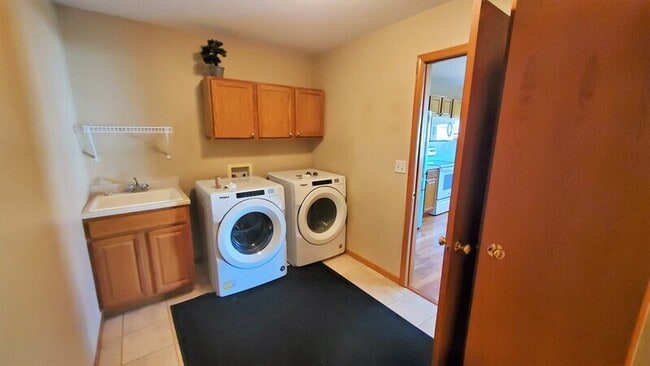 Building Photo - 4260 Windemere Way