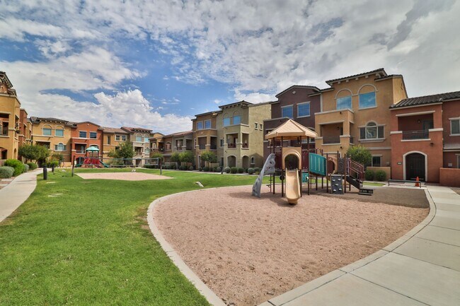 Building Photo - Furnished 2 bed / 2.5 bath Gilbert Condo i...