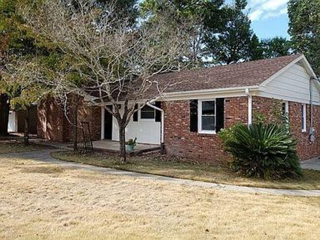 Primary Photo - 4 bedroom 3 bath NE Columbus/ Ft. Moore