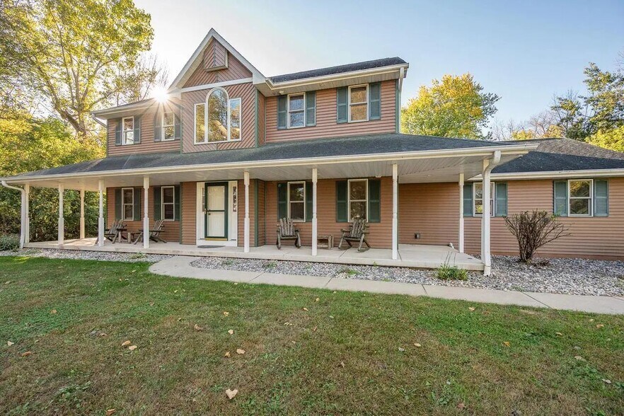 Primary Photo - 969 Riverside Dr