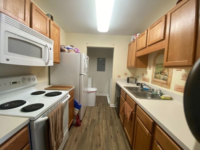 Building Photo - Third Level Condo in Kernersville!