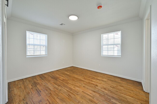 Building Photo - 416 Betty Ln