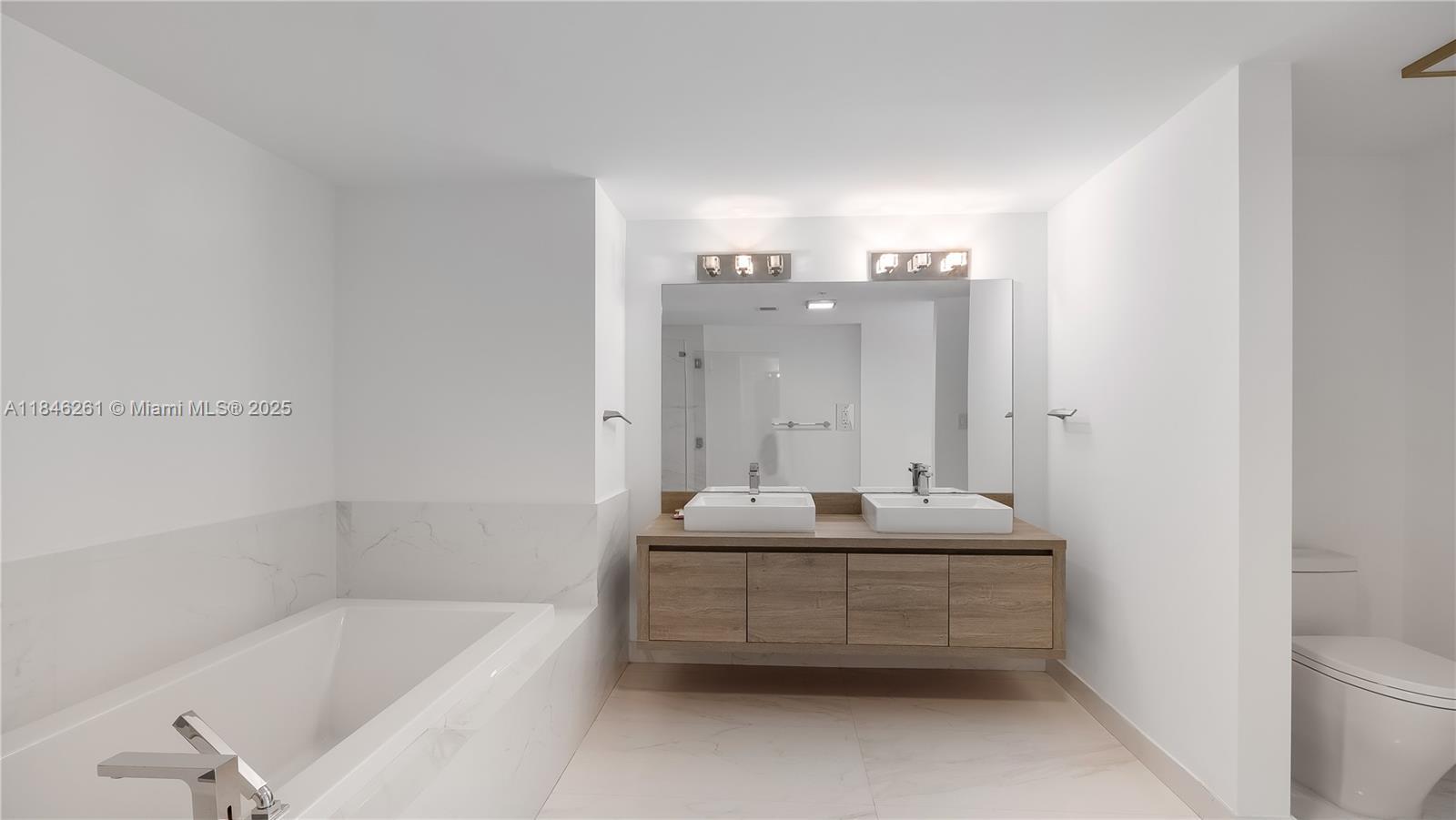 Building Photo - 400 Sunny Isles Blvd