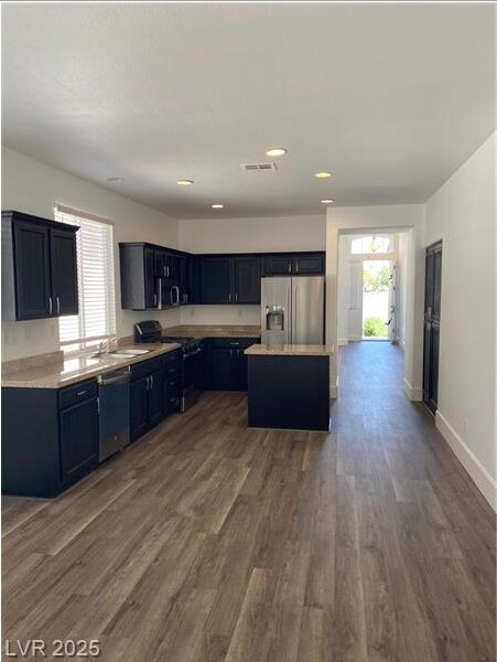 Building Photo - Single story home in gated community!