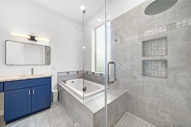Building Photo - 1005 Bingham St