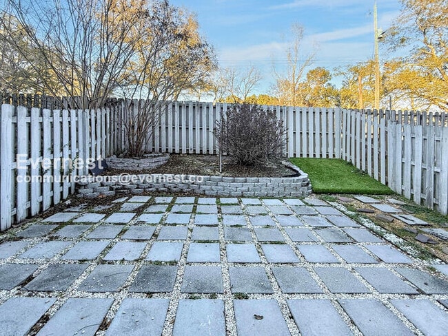 Building Photo - 607 Parkside Cir