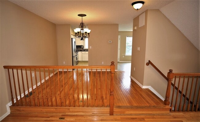 Building Photo - 13 Halstead Pl