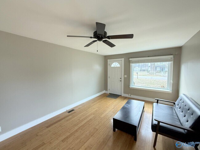 Building Photo - 1507 McCullough Ave NE