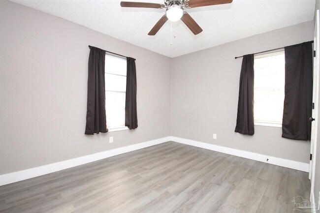 Building Photo - 5180 Catalina St