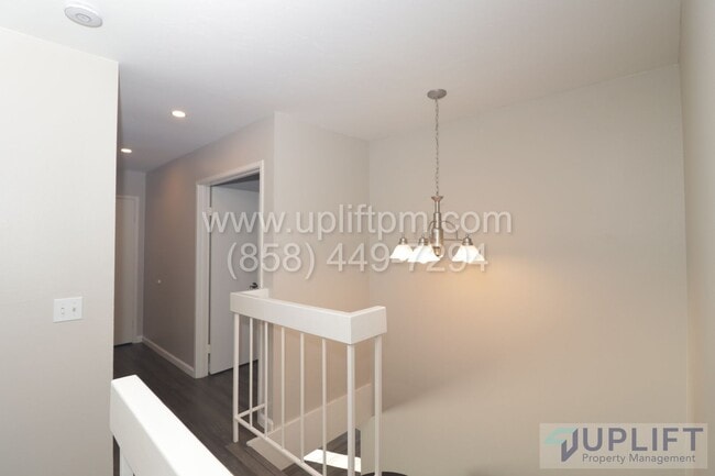 Building Photo - 3 Bedroom 2.5 Townhome A MUST SEE!!